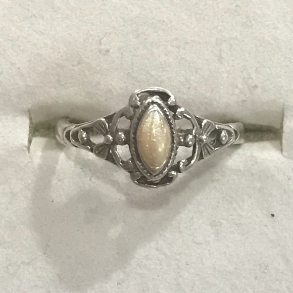 Jewelry - Vintage Mother of Pearl sterling silver ring